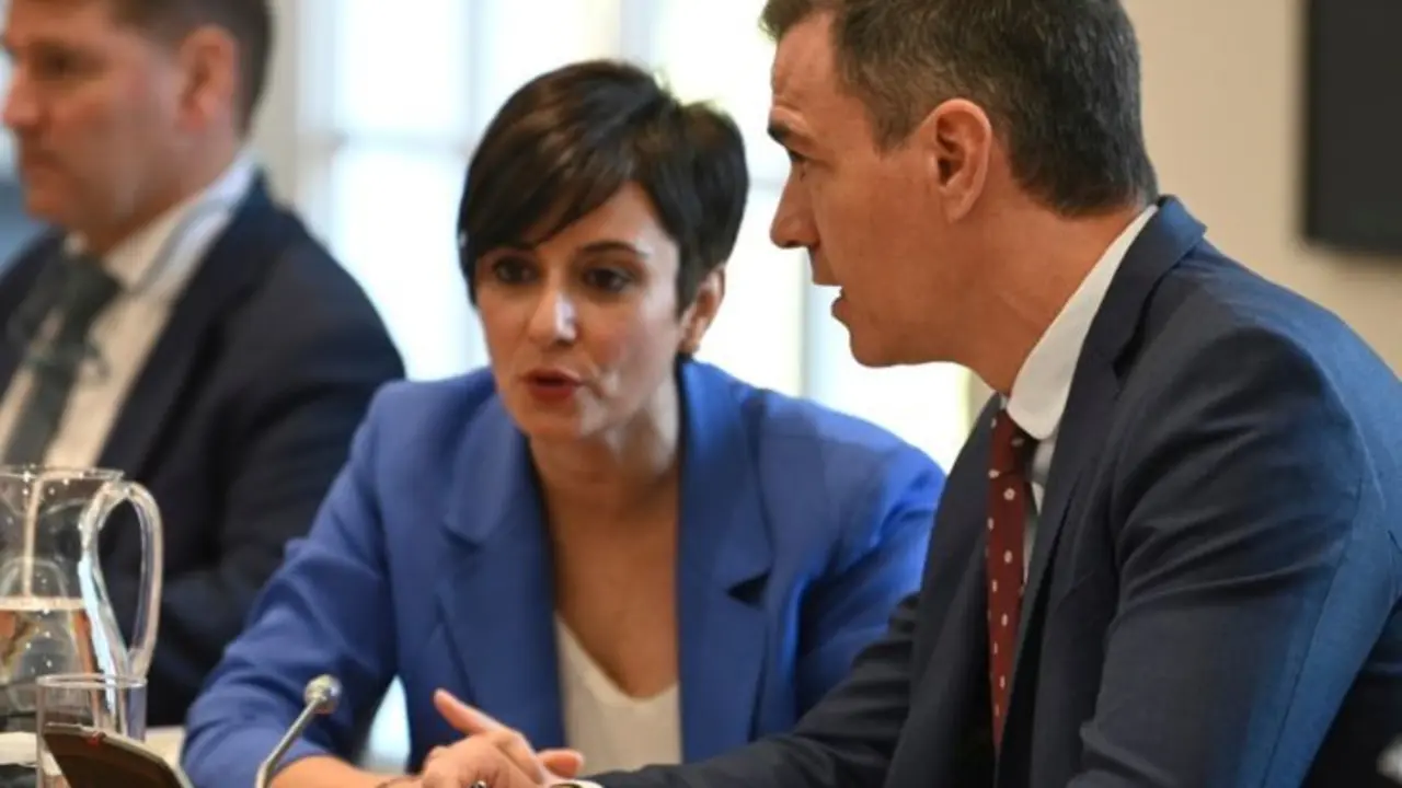 Pedro S&aacute;nchez, presidente del Gobierno; y Isabel Rodr&iacute;guez, ministra de Vivienda. / RR SS.