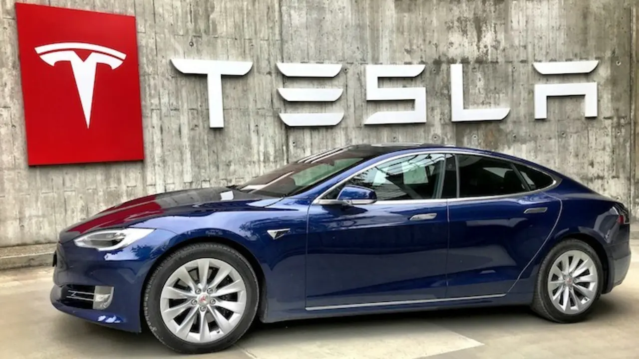 Tesla. / Fans Schweiz en Unsplash