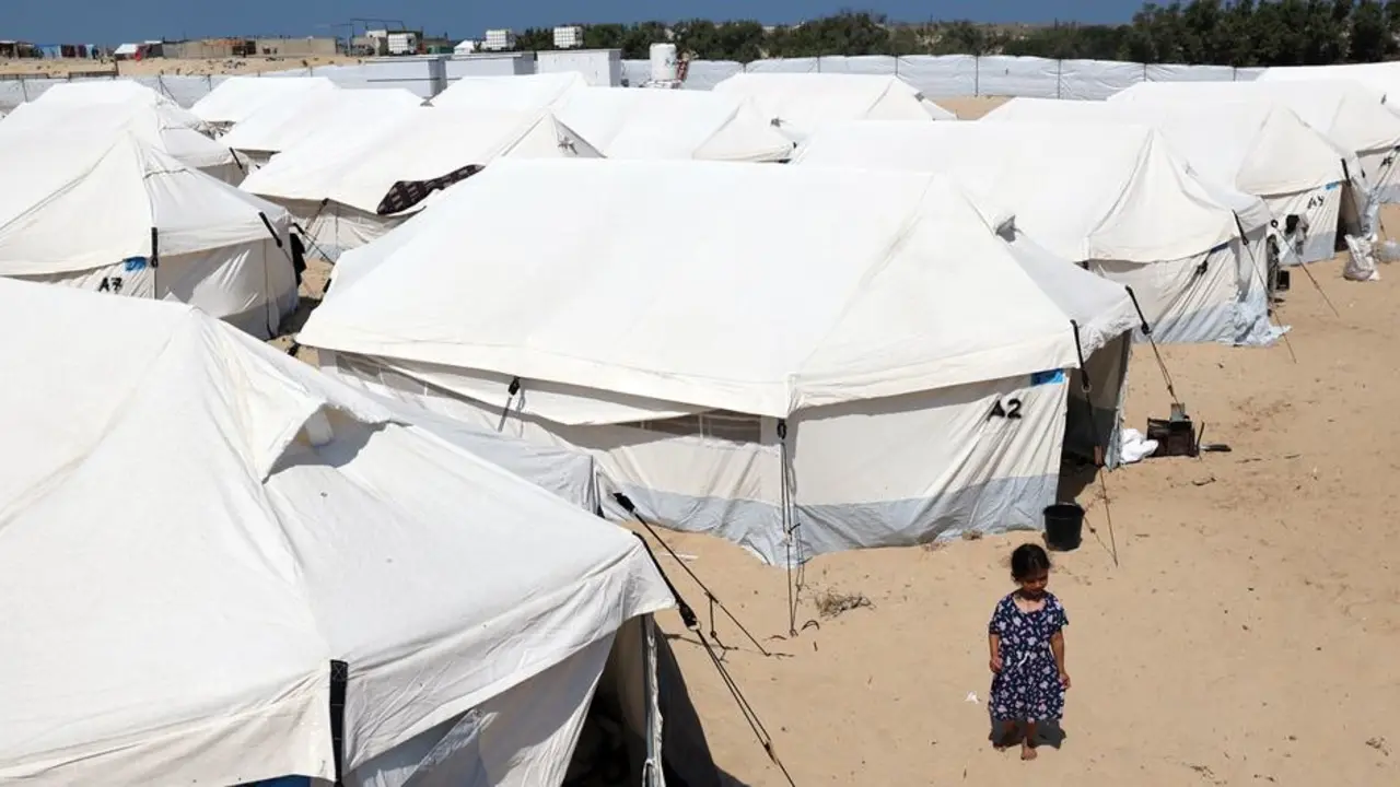 Muchos gazat&iacute;es viven en tiendas de campa&ntilde;a en Rafah, en el sur de la Franja de Gaza. / UNICEF