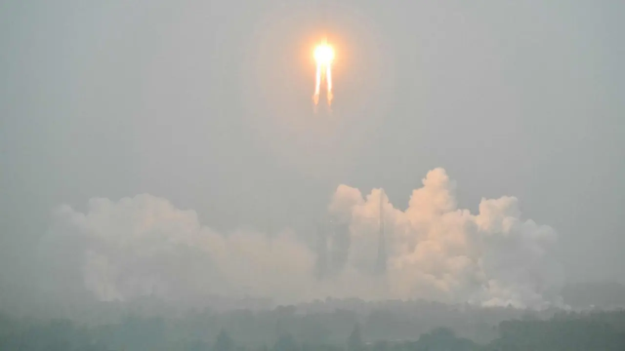 Despegue de la nave espacial de China, Chang'e 6, rumbo a la Luna. / RR.SS