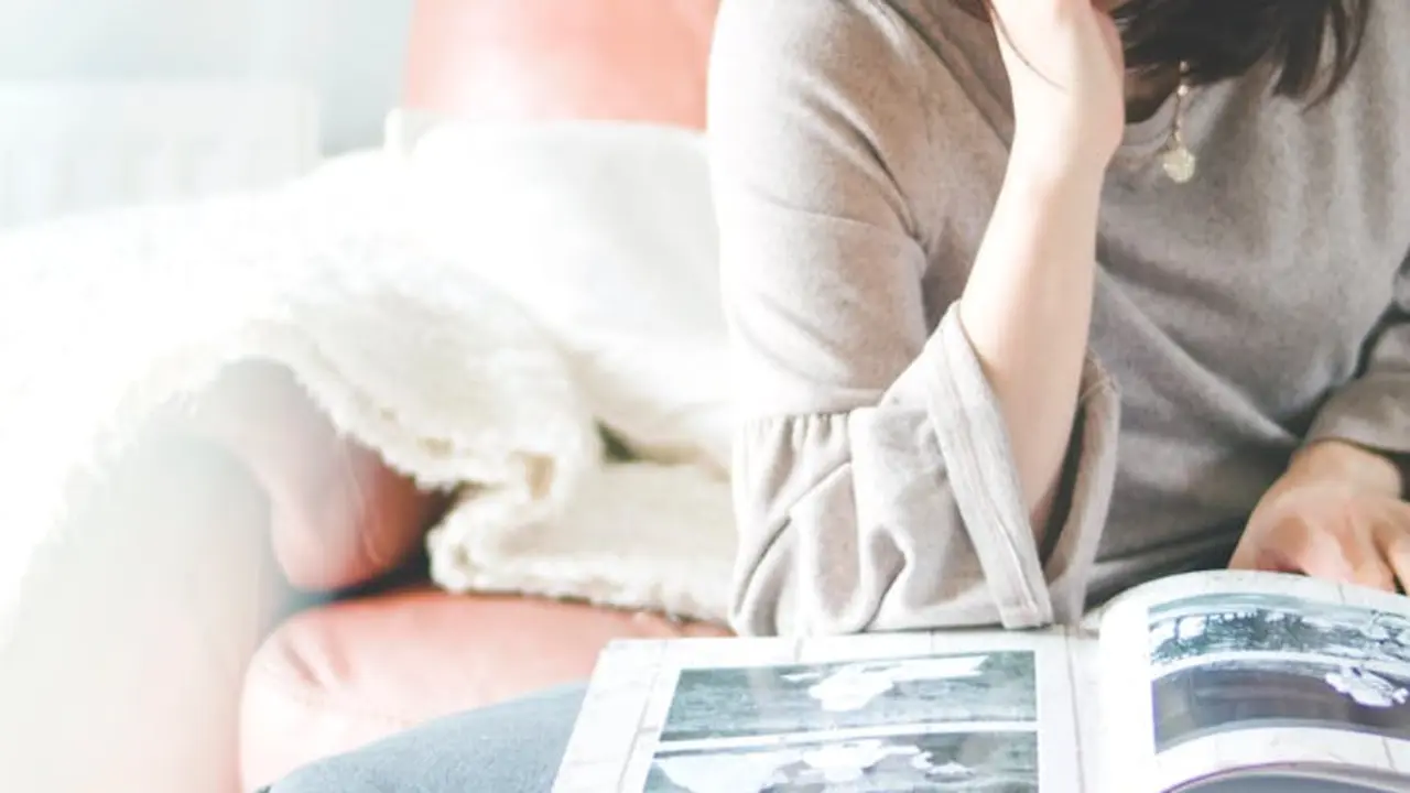 Una mujer recordando. / Pexels.com.