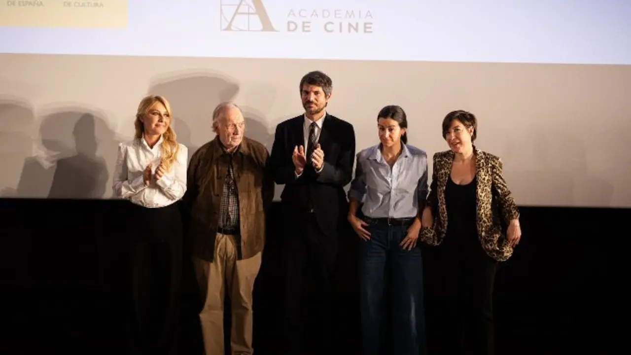 Cayetana Guill&eacute;n Cuervo, presidenta de la Academia de las Artes Esc&eacute;nicas; Fernando M&eacute;ndez-Leite; presidente de la Academia de Cine; Ernest Urtasun, ministro de Cultura; Mar Rojo, representante del Observatorio de Igualdad de G&eacute;nero en el &aacute;mbito de la Cultura; y Virginia Yag&uuml;e, vicepresidenta de MIN (Mujeres de la Industria de la M&uacute;sica). / @ernesturtasun.