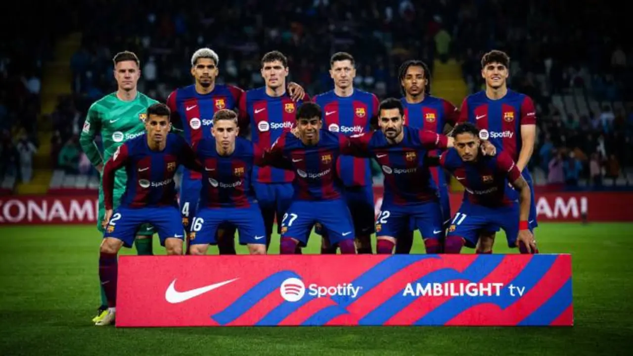 El once inicial del Bar&ccedil;a ante el Valencia en Montjuic. / @fcbarcelona