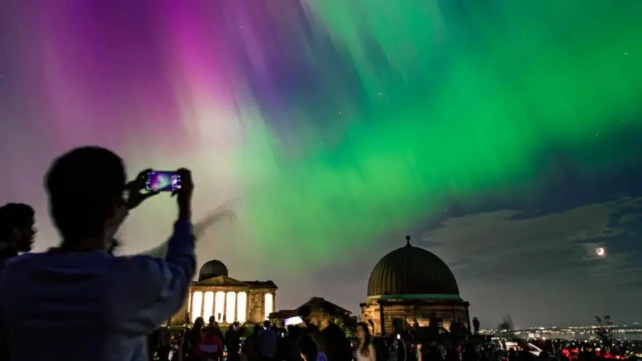 Aurora boreal. / RR.SS