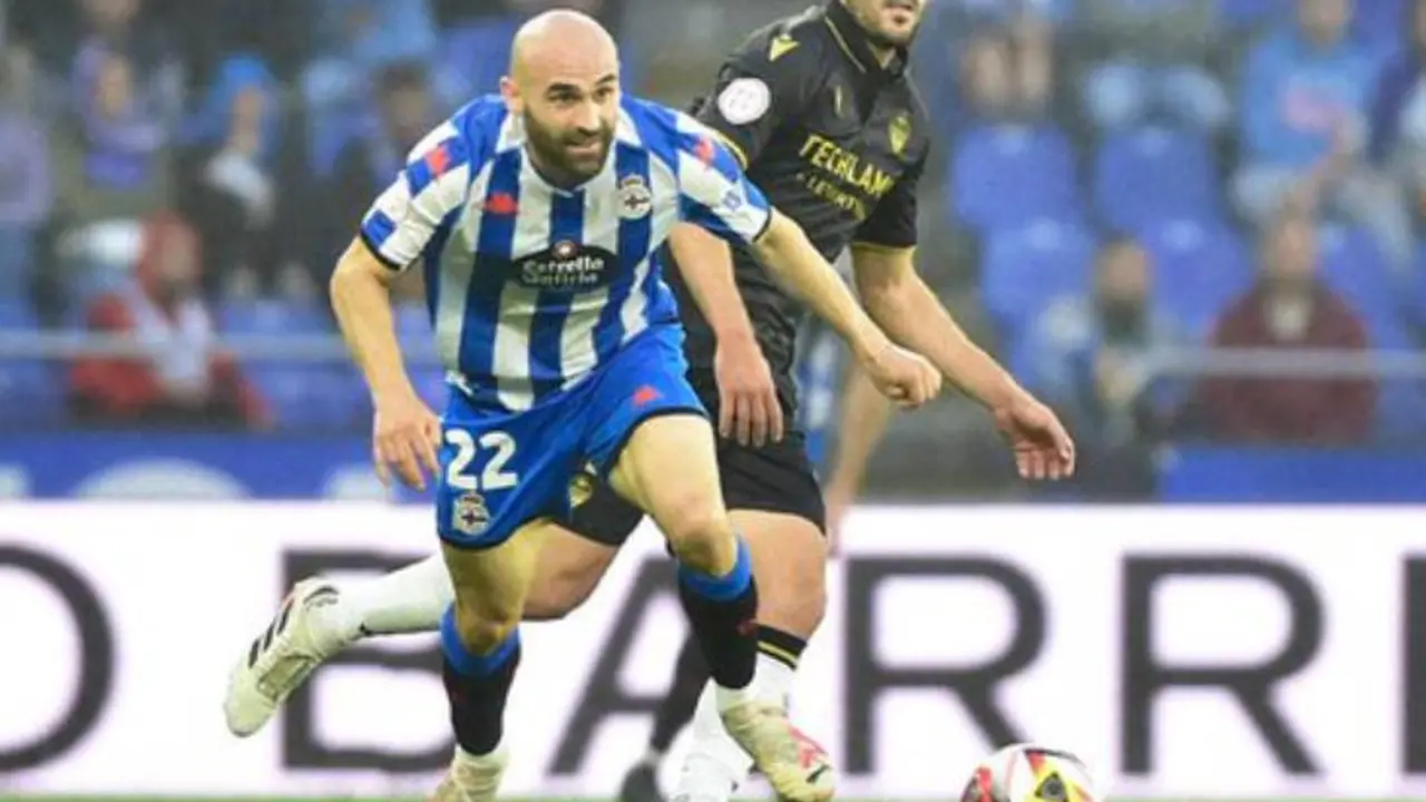 Paris Adot, jugador del Deportivo durante una acci&oacute;n del partido ante el Castell&oacute;n. / @rcdeportivo