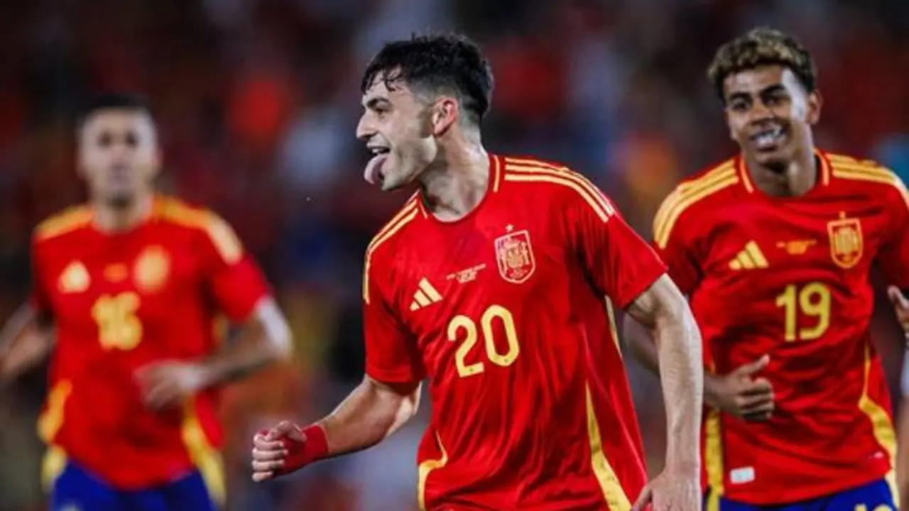 Pedri celebrando uno de los goles que consigui&oacute; con Espa&ntilde;a en Mallorca. / @SEFutbol