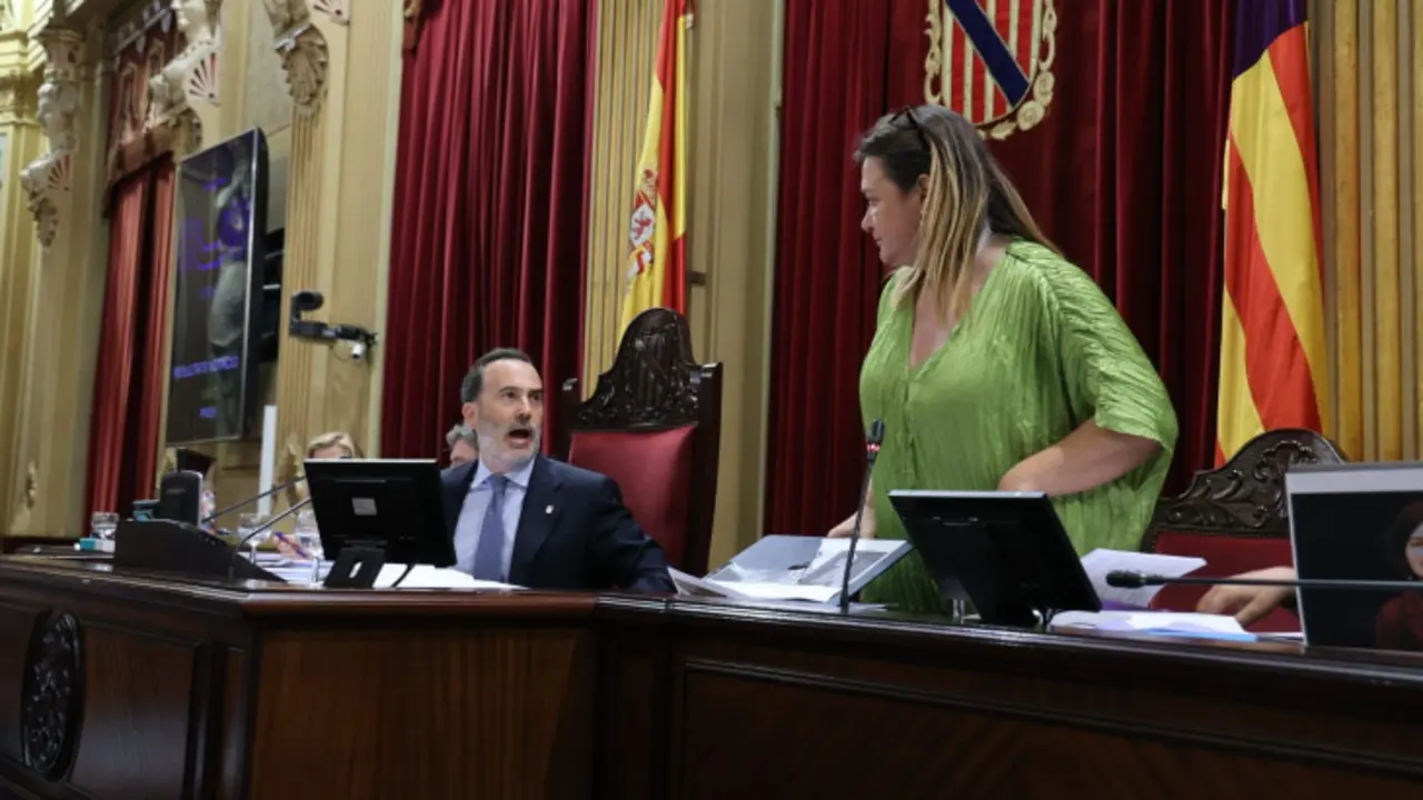 Gabriel Le Senne, presidente del Parlamente de Baleares y la diputada Mercedes Garrido. / PSIB-PSOE