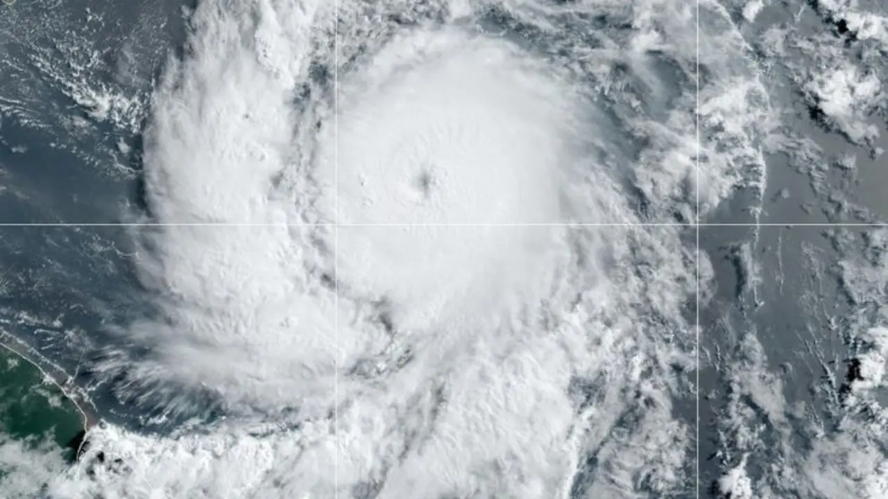 Hurac&aacute;n Beryl. / @NHC_Atlantic.