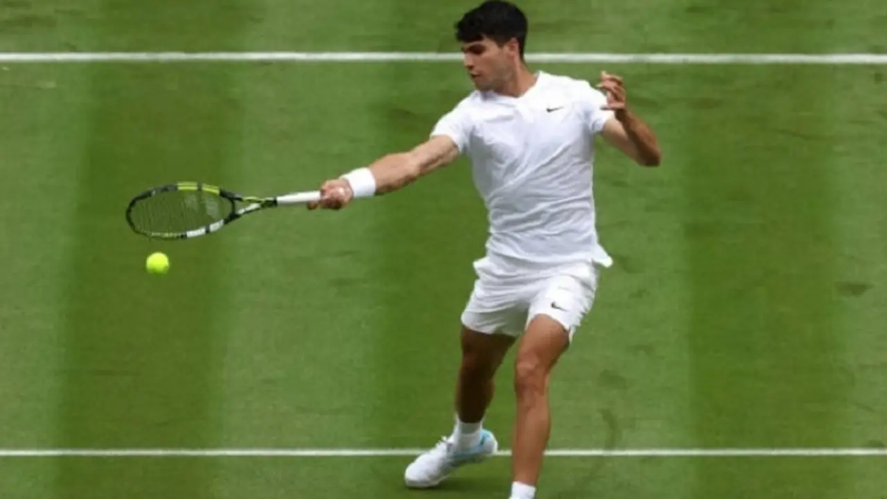Carlos Alcaraz inici&oacute; con muy buen pie su andar por Wimbledon. / RR SS