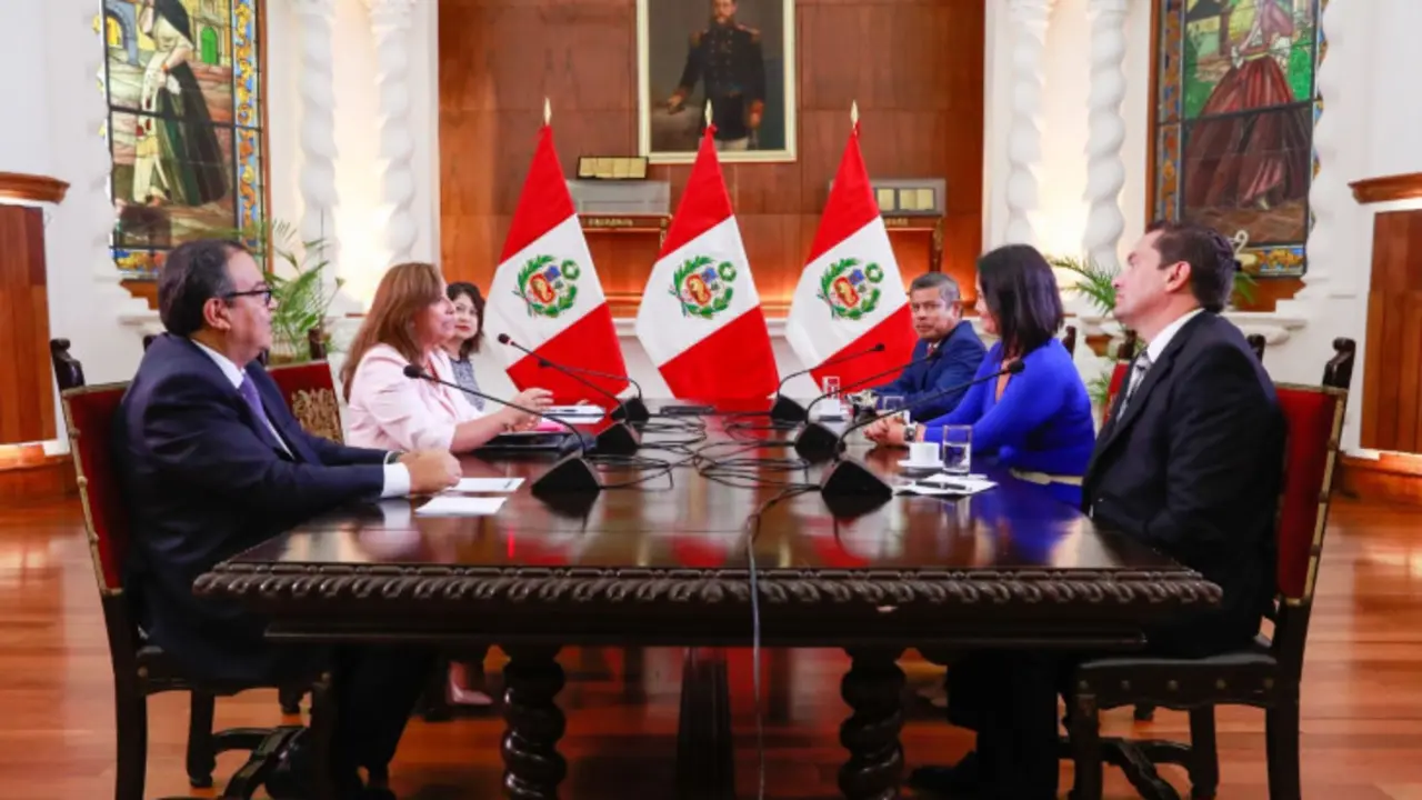 La presidenta Dina Boluarte reunida con Keiko Fujimori, la l&iacute;der de Fuerza Popular. / RR.SS.