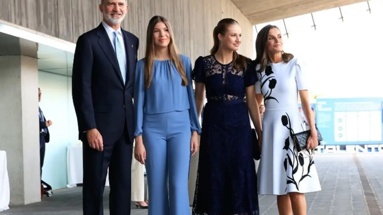 Rey Felipe VI, la infanta Sof&iacute;a, la princesa Leonor y la reina Letizia. / @CasaReal.