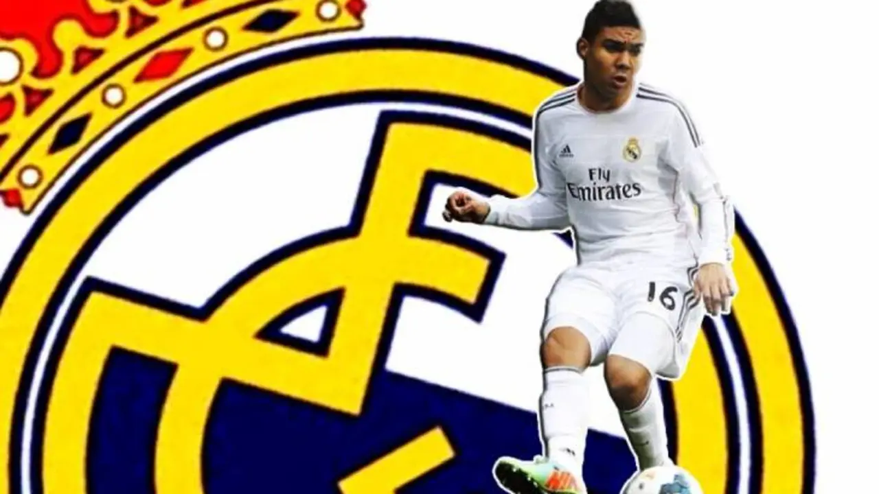 Casemiro durante un partido de la temporada 2013-14 con el Real Madrid. /   Composici&oacute;n