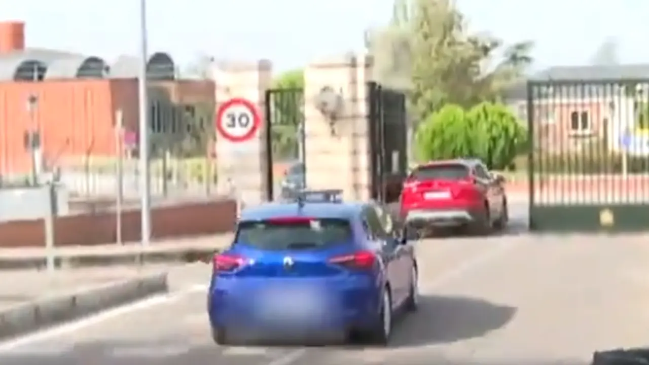 La entrada del juez Peinado en la Moncloa. / RR SS
