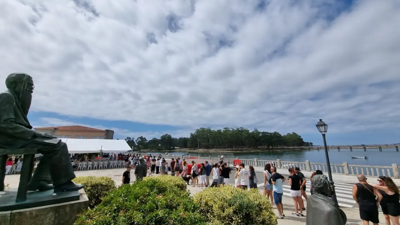 Ambiente de fiesta en Vilanova de Arousa. / Mundiario