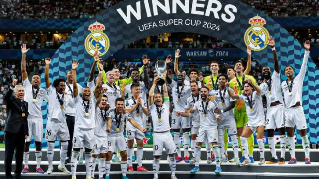 El Real Madrid celebrando su sexta Supercopa de Europa. / @realmadrid