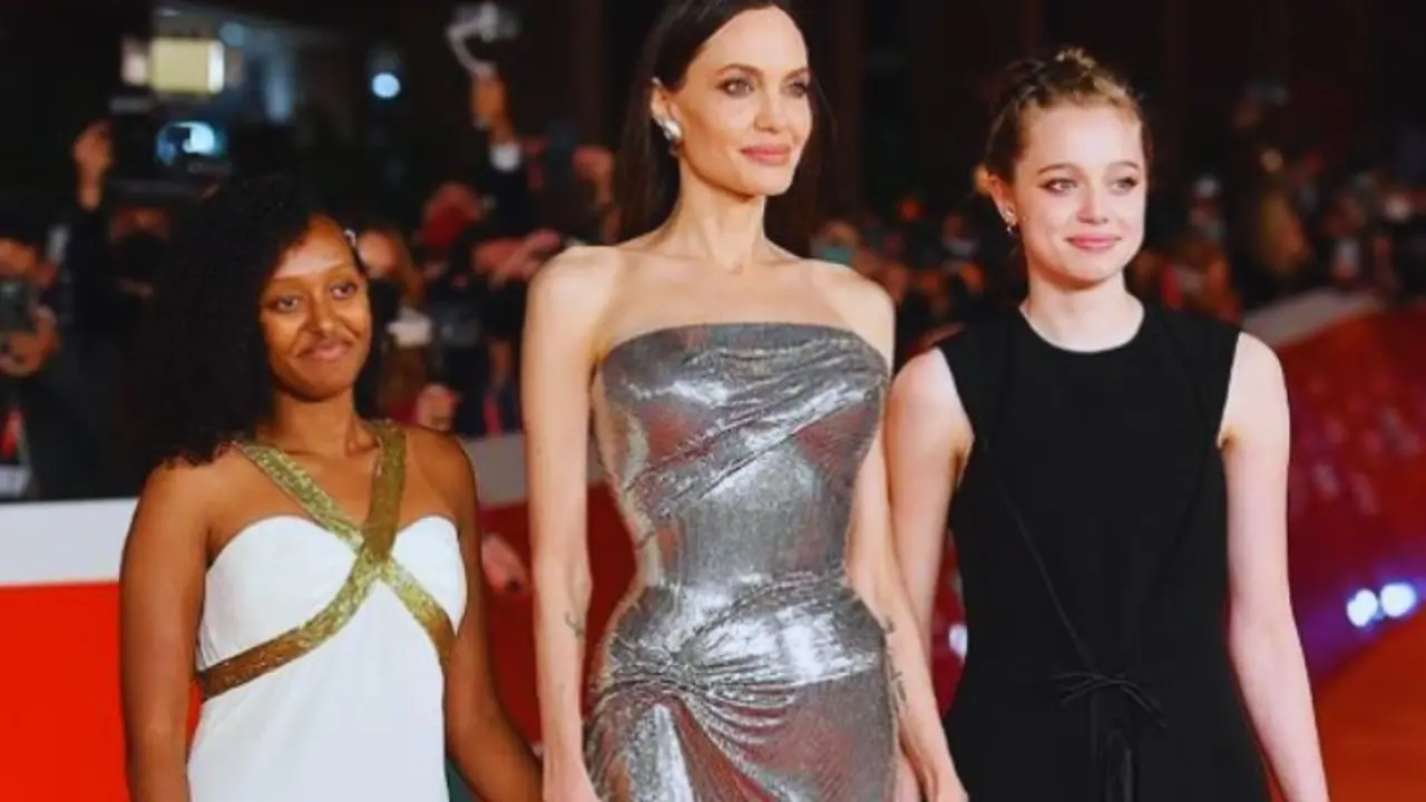 Angelina Jolie, actriz, junto a sus hijas, Zahara y Shiloh Jolie. / @revistatendencia.