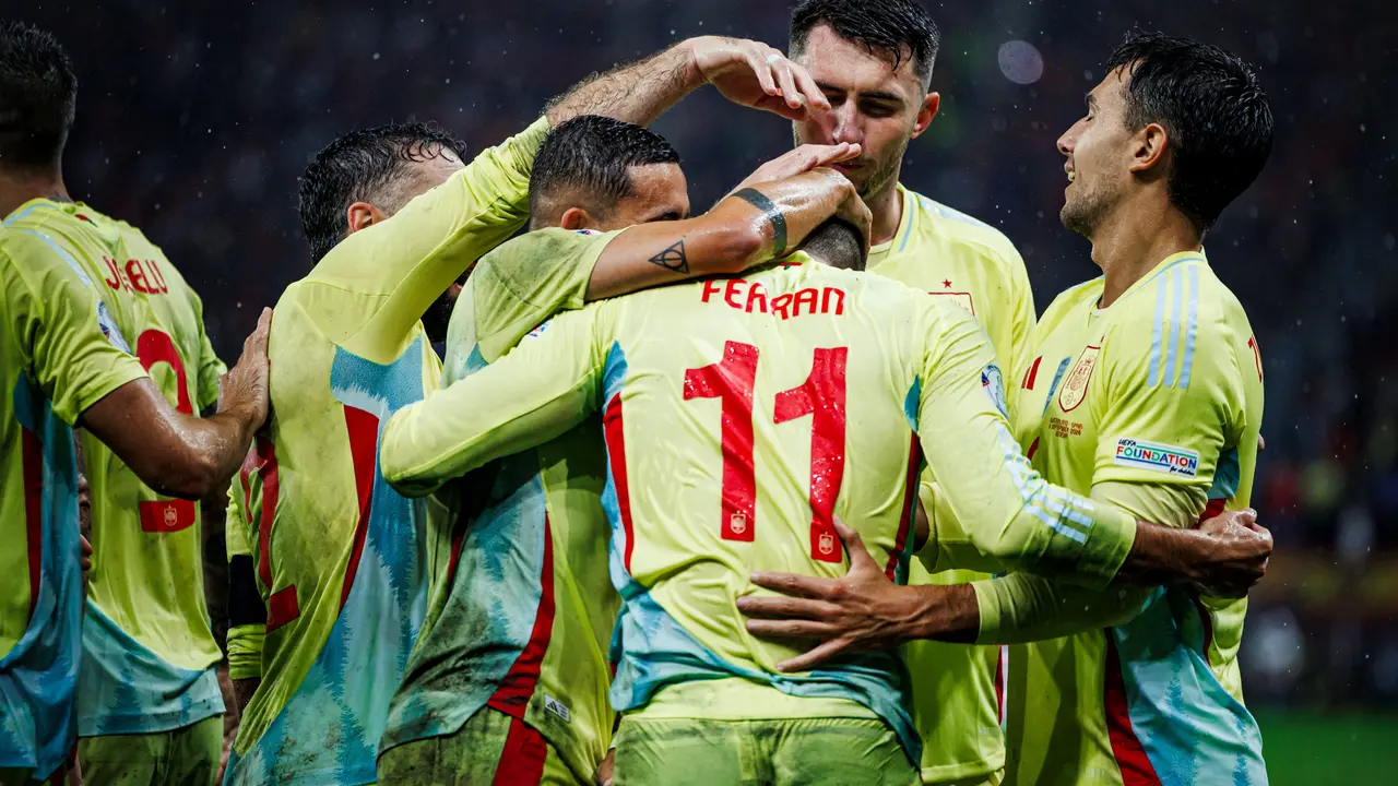 Jugadores de la selecci&oacute;n espa&ntilde;ola celebrando uno de los goles a Suiza. / @SEFutbol