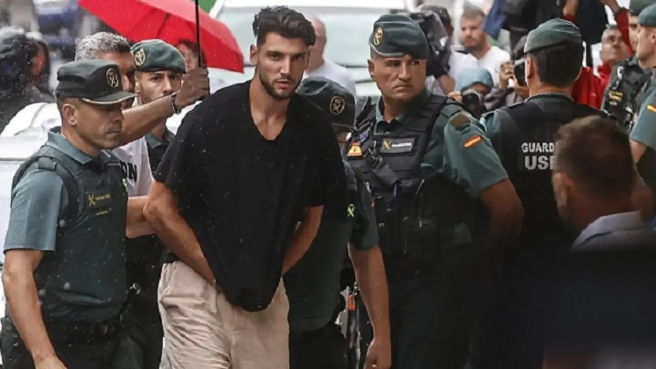 Rafa Mir, futbolista del Valencia CF, involucrado en un caso de presunta agresi&oacute;n sexual. / RR SS