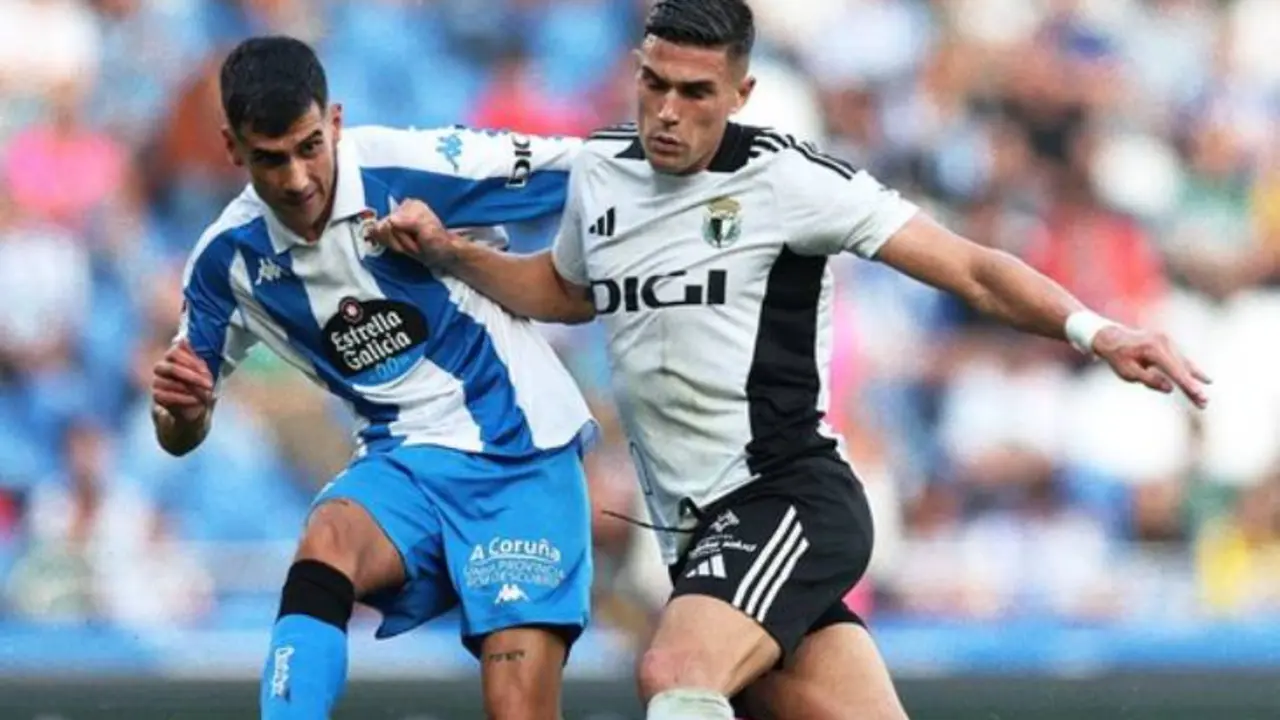 Una imagen del partido entre el D&eacute;por y el Burgos. /  @rcdeportivo