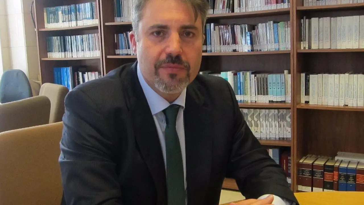 Andr&eacute;s Lago Louro. / Mundiario