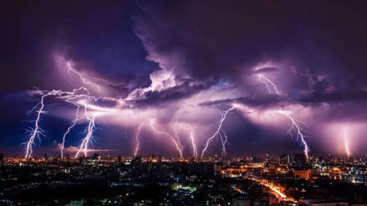 Tormenta el&eacute;ctrica. / RR SS.
