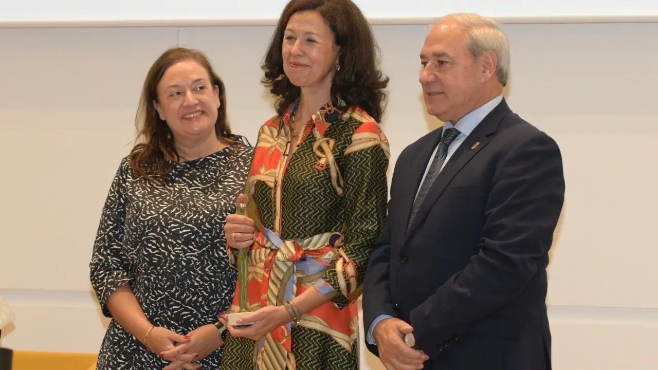 Ana José Varela, en el centro. / Mundiario