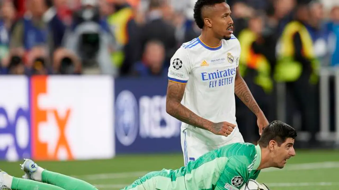 Militao y Courtois en un partido de Champions. / @Twitter