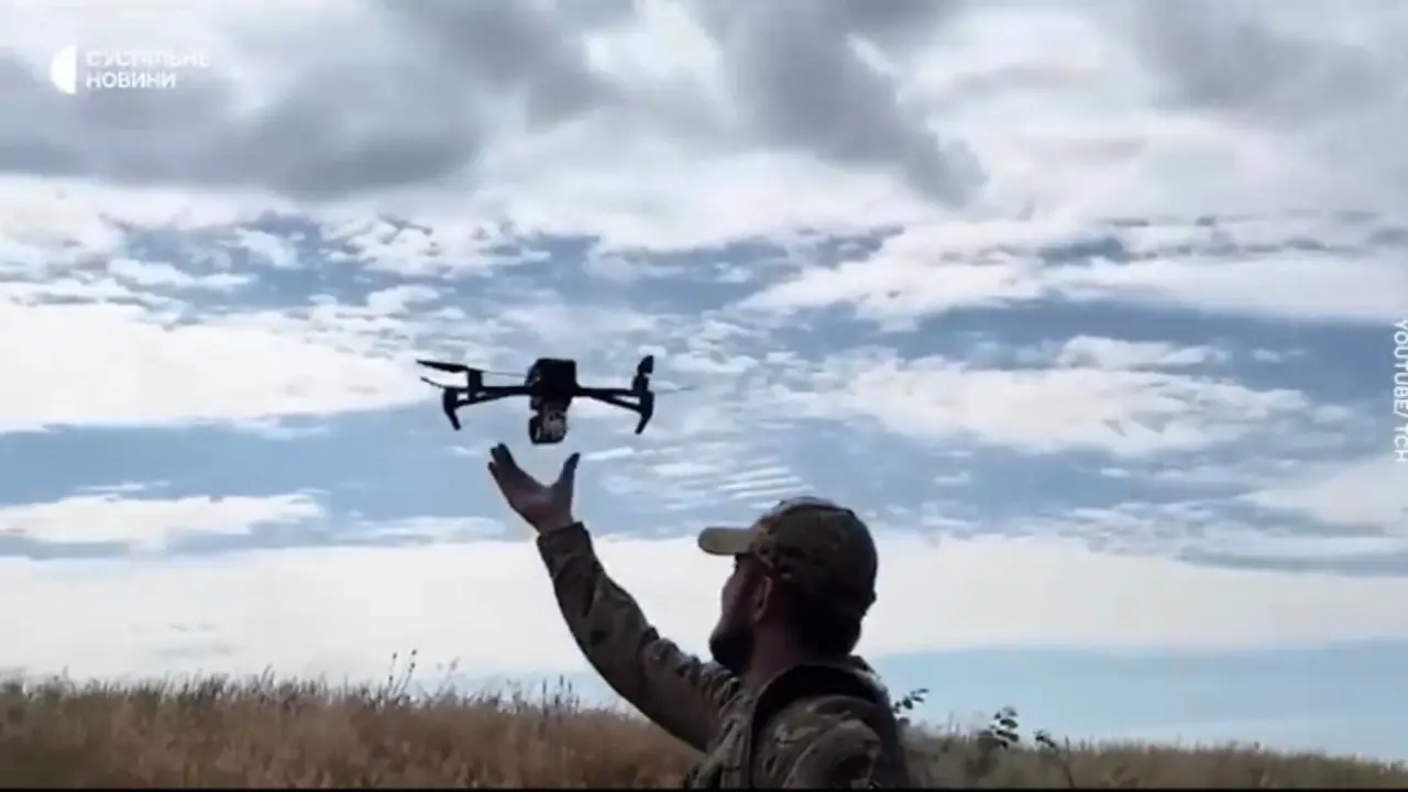 Soldado con un dron ucraniano. / @Gerashchenko_en
