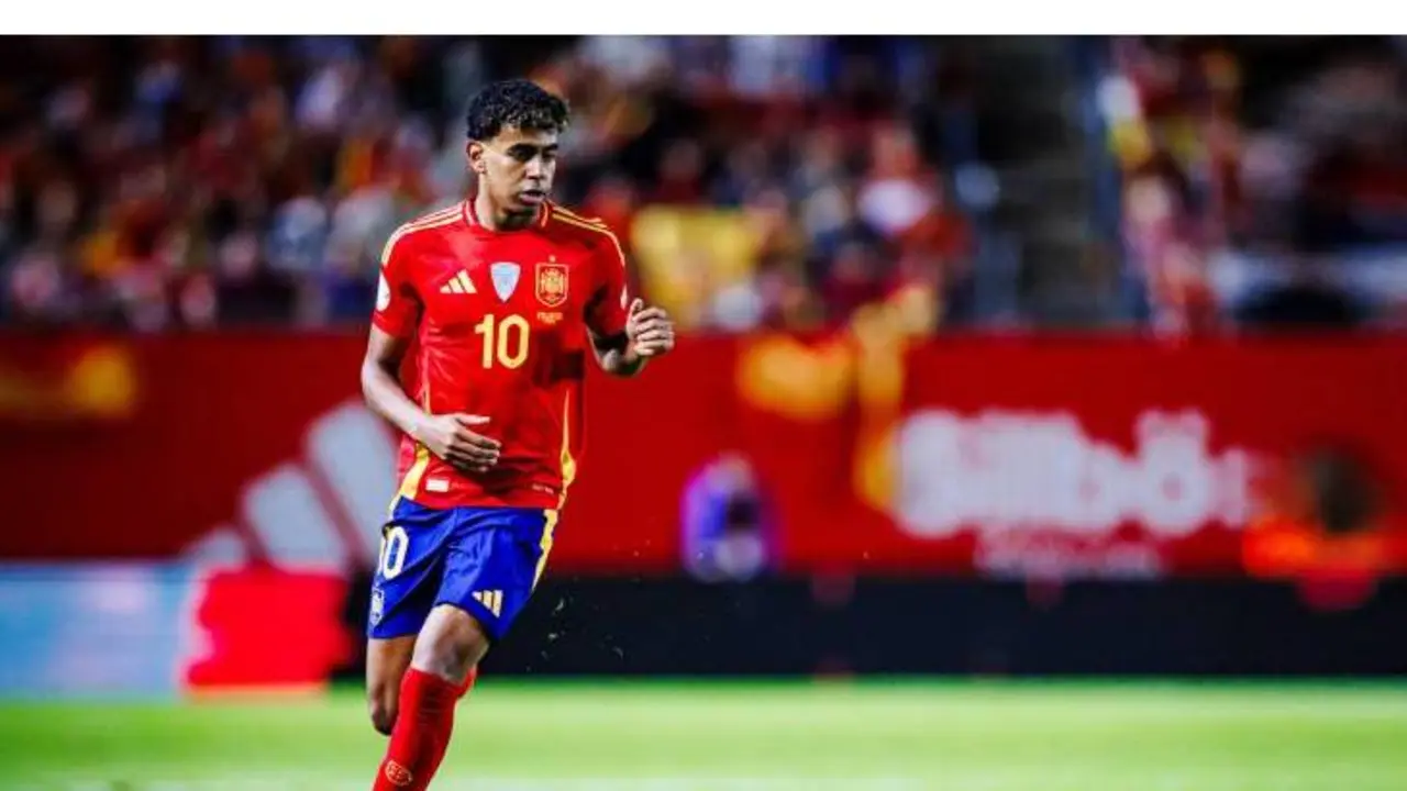 Lamine Yamal, futbolista de la selecci&oacute;n espa&ntilde;ola. /  @sefutbol