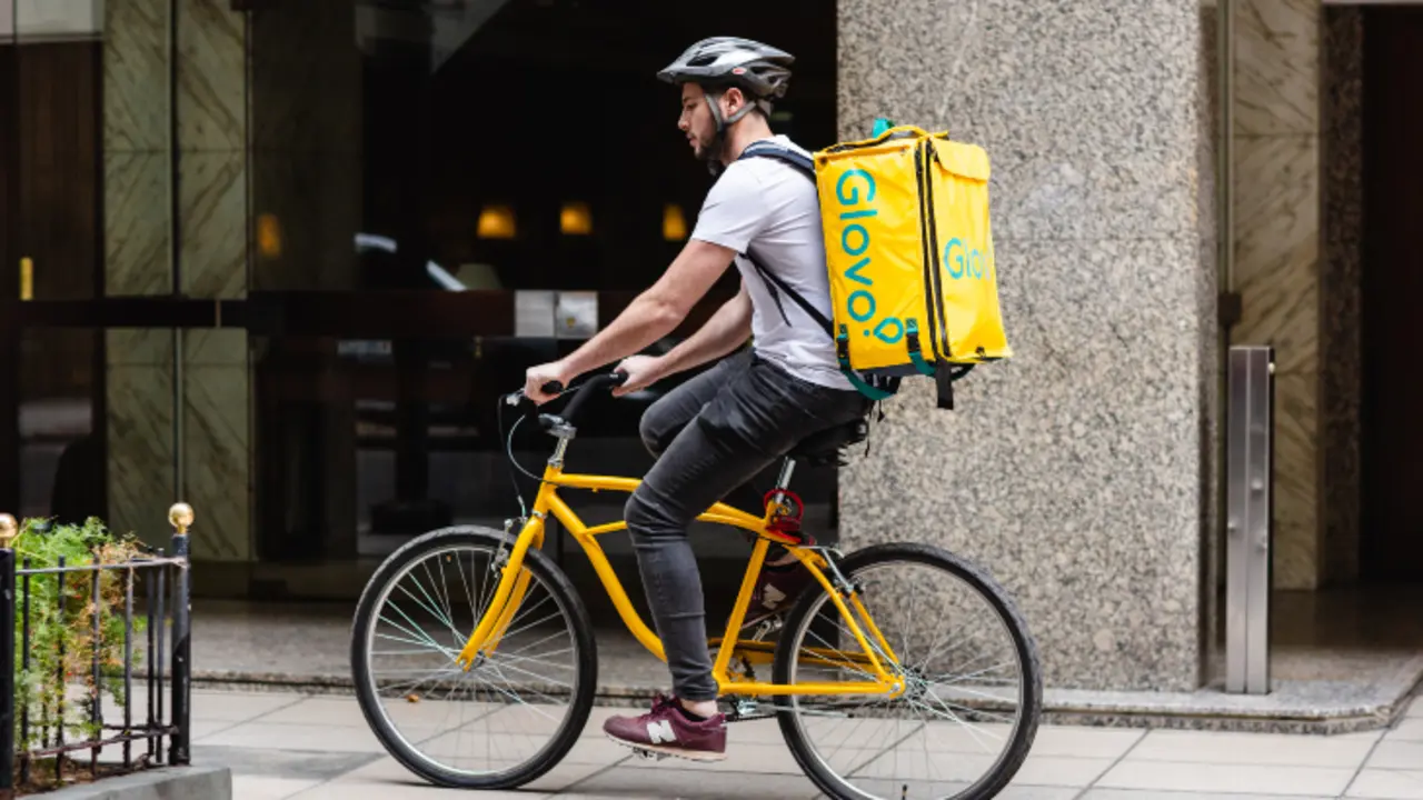 Un repartidor de Glovo. / RR SS.