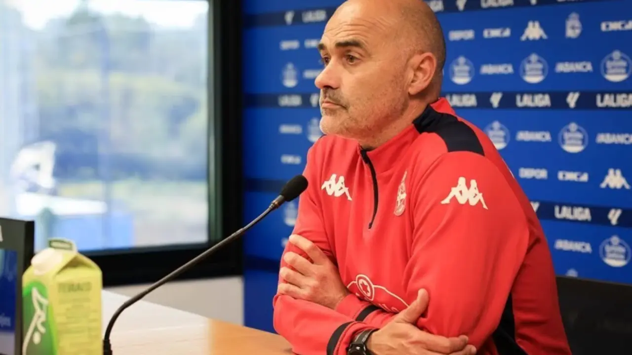 Óscar Gilsanz, entrenador del Deportivo. / @rcdeportivo