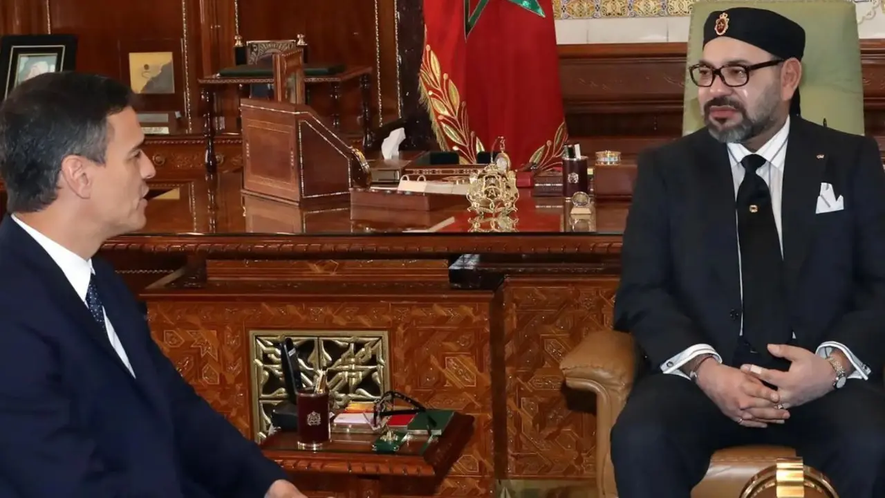 Pedro S&aacute;nchez, presidente del Gobierno de Espa&ntilde;a; y el rey Mohamed VI de Marruecos. / RR SS.