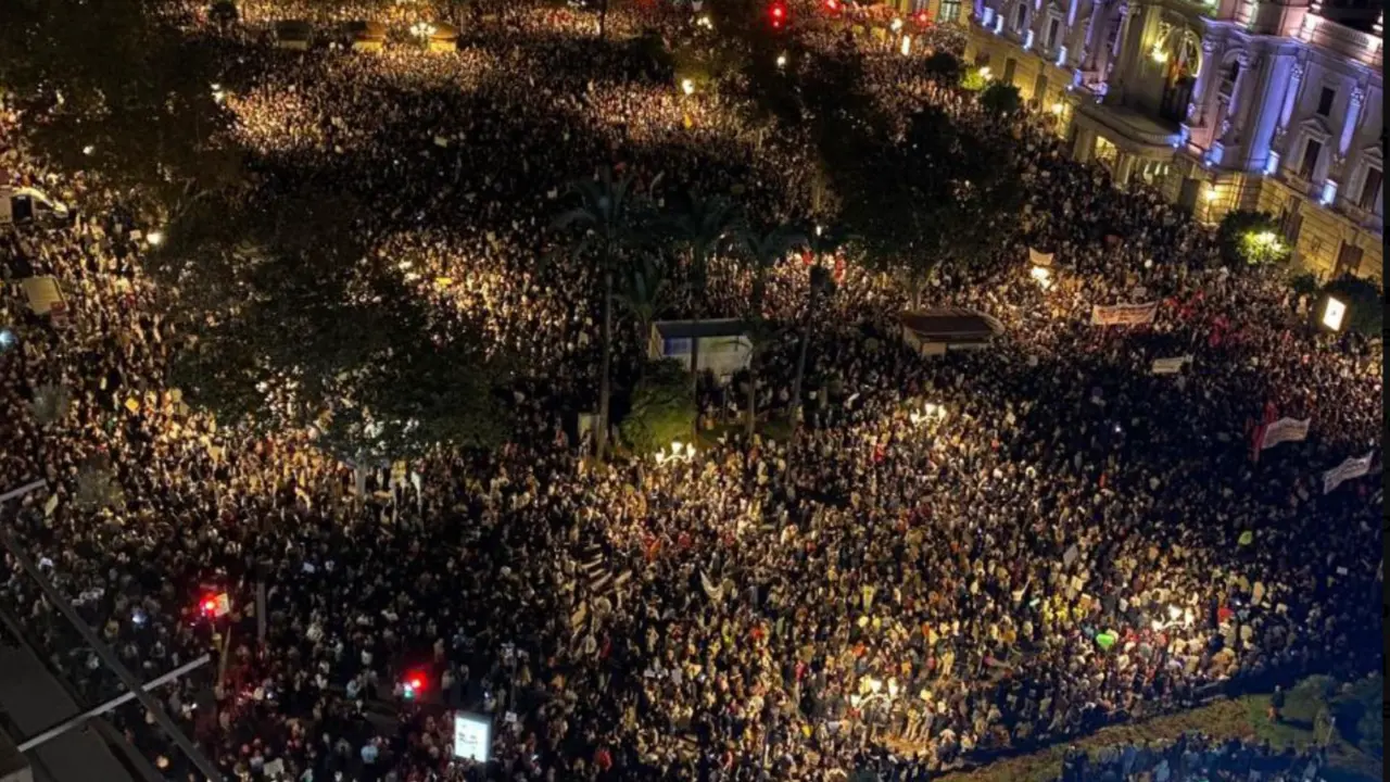 Multitudinaria manifestaci&oacute;n en Valencia. / X.