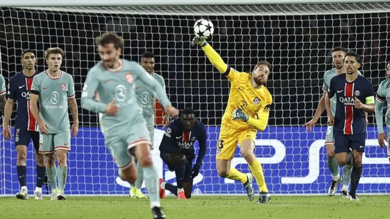 Una acci&oacute;n del partido entre el Mallorca y el Atl&eacute;tico de Madrid. /  @atleti