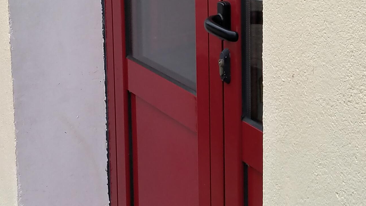 Puerta de una casa. / Mundiario