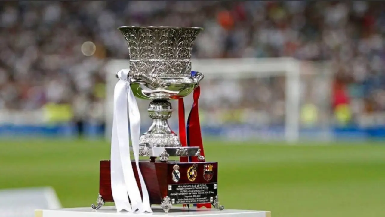 Trofeo de la Supercopa de Espa&ntilde;a. /  @rfef
