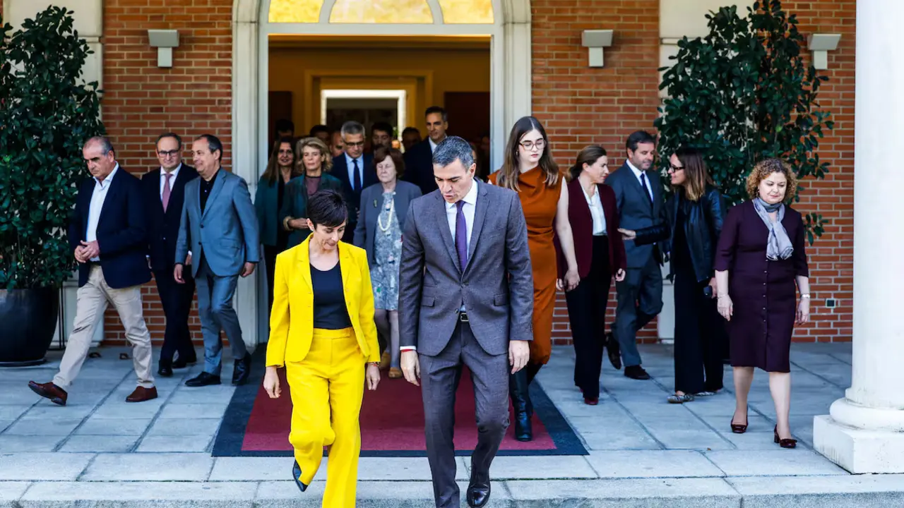 La ministra de Vivienda y Agenda Urbana, Isabel Rodr&iacute;guez, y Pedro S&aacute;nchez, presidente del Gobierno de Espa&ntilde;a. / Captura de video.