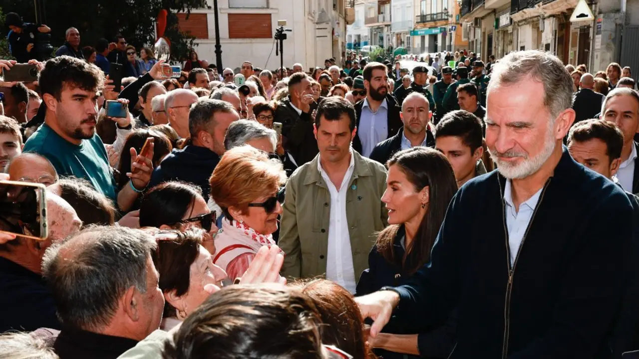 Felipe VI y Letizia, Reyes de Espa&ntilde;a, en Chiva (Valencia). / @CasaReal.