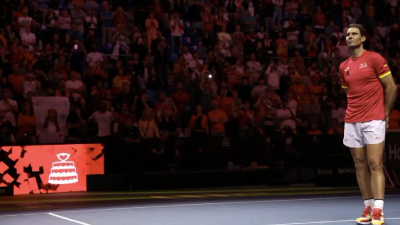 Rafael Nadal recibiendo el homenaje del p&uacute;blico malague&ntilde;o. /  @daviscup