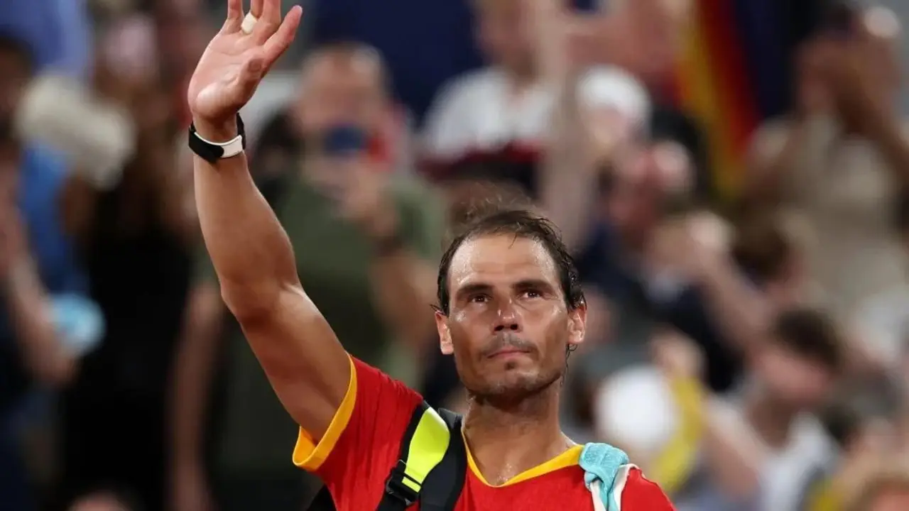 Rafa Nadal saludando a la grada de M&aacute;laga. / @Twitter