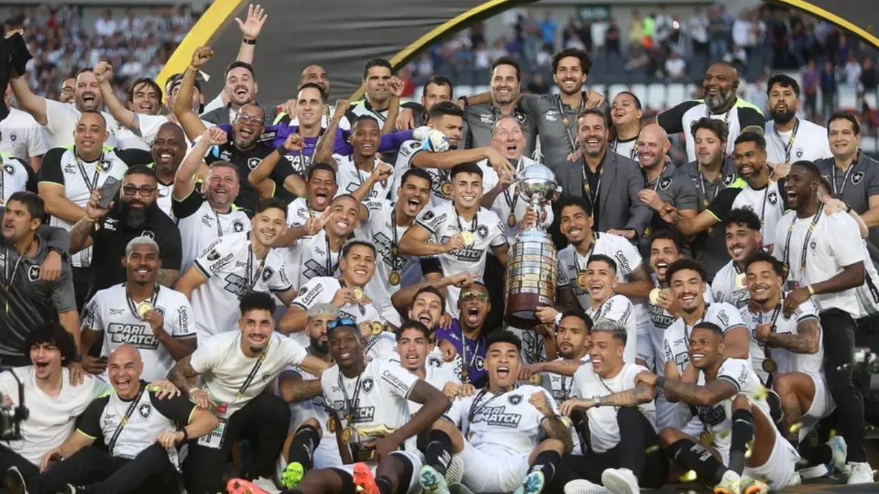 Los futbolistas del Botafogo celebrando su triunfo en la final de la Copa Libertadores. /  @botafogo