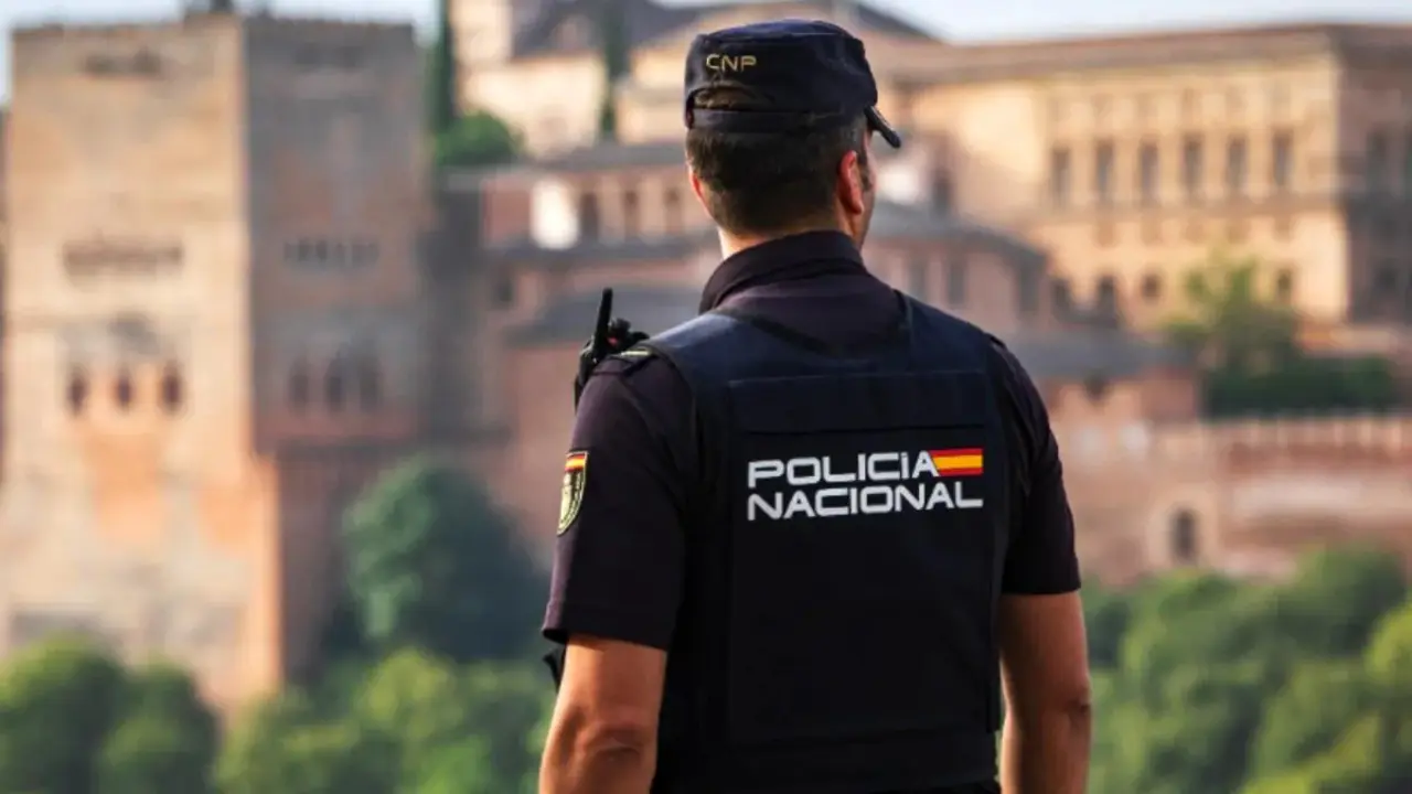Un agente de la Polic&iacute;a Nacional. / RR SS.