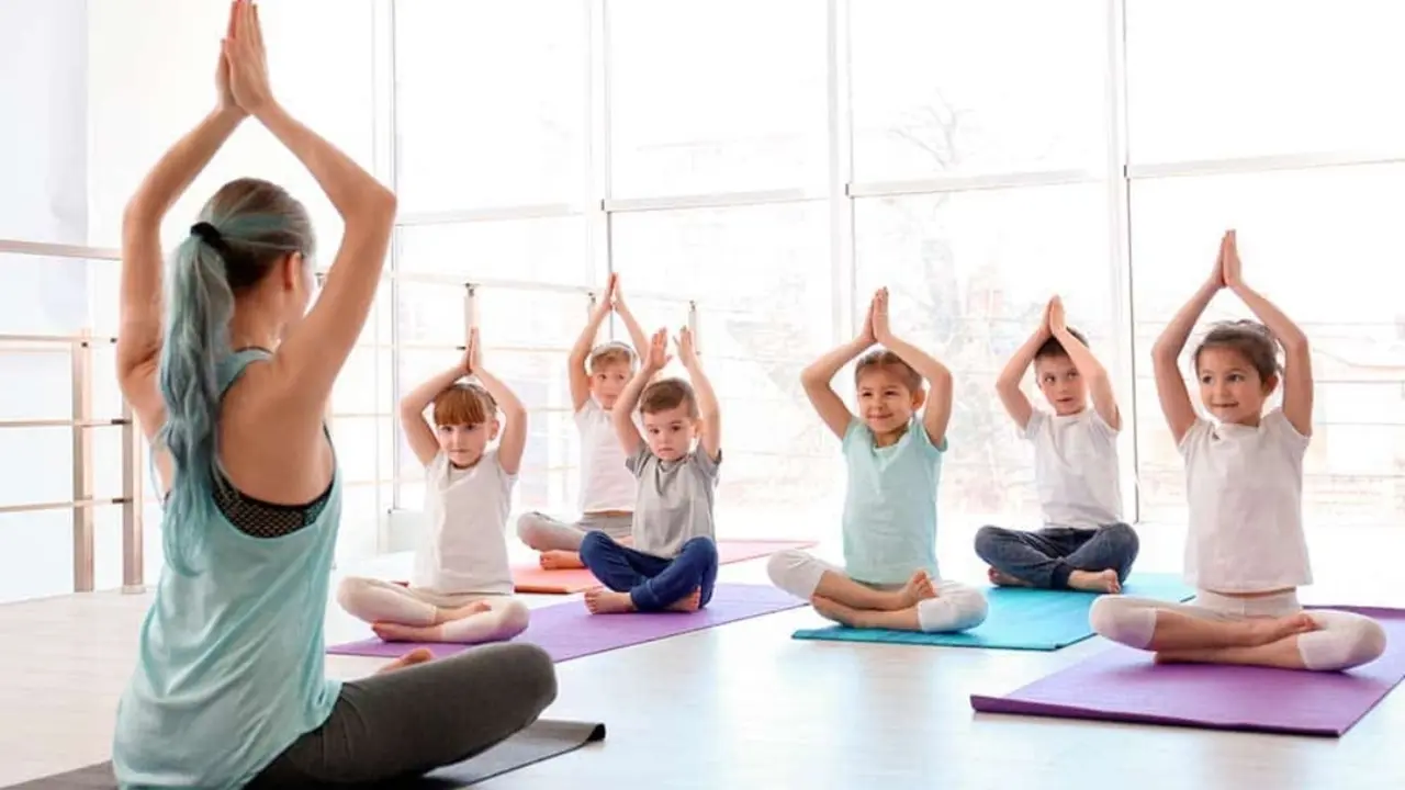 Yoga para ni&ntilde;os. / RR SS.