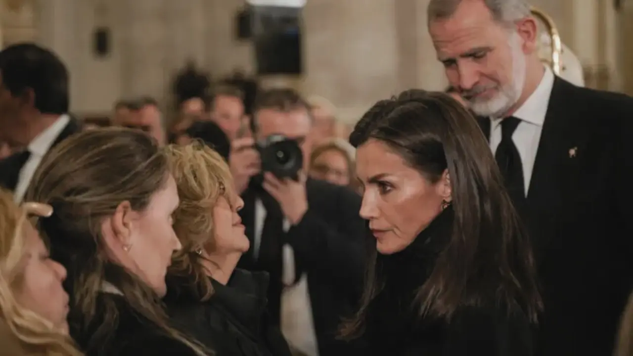 Felipe VI y Letizia, reyes de Espa&ntilde;a. / RR SS.