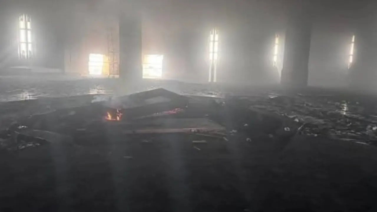 La tumba calcinada de Hafez el Asad, expresidente de Siria. / RR.SS