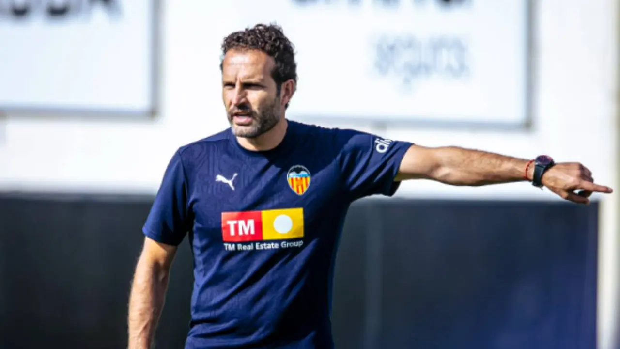 Rub&eacute;n Baraja, entrenador del Valencia. /  @valenciacf
