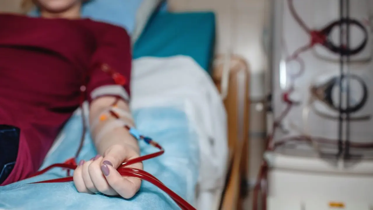 Di&aacute;lisis a un paciente renal. / RR SS.