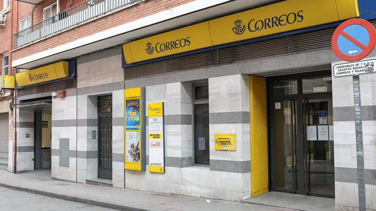 Una oficina de Correos. / RR SS.