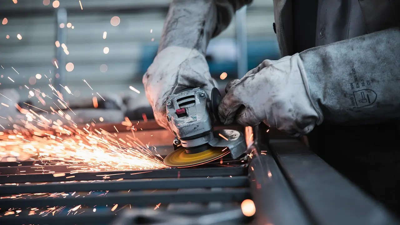 Un trabajador industrial. / Janno Nivergall en Pixabay