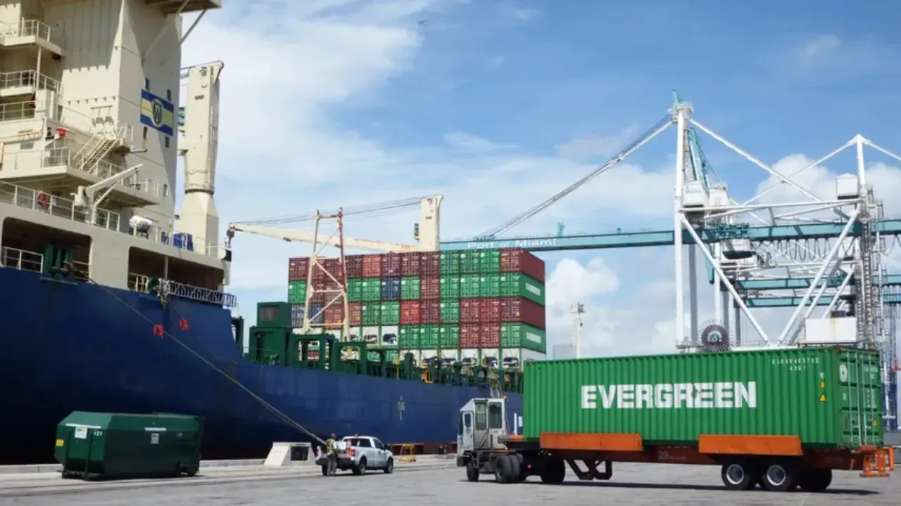 Contenedores en el Puerto de Miami. / RR SS.